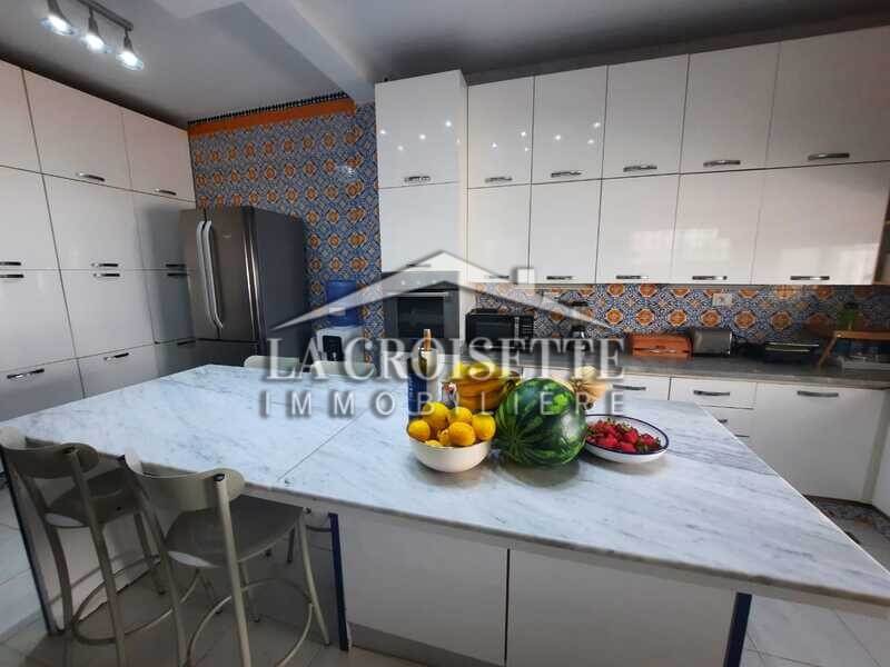  Villa S+5 avec piscine à Gammarth 